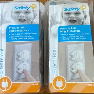 Safety 1st Press ‘n Pull Plug Protectors (2 packs)
